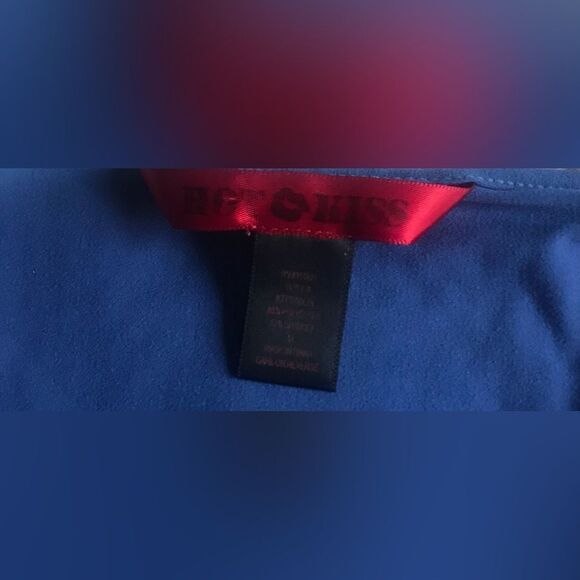 NWOT … HOT KISS “Size: M” Keyhole Top - Picture 3 of 3